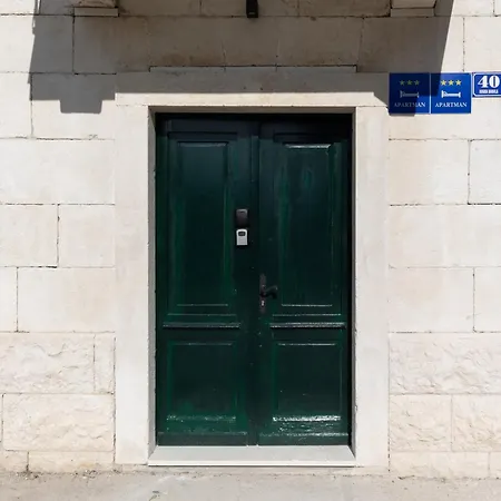 Salt & Sky Apartment *